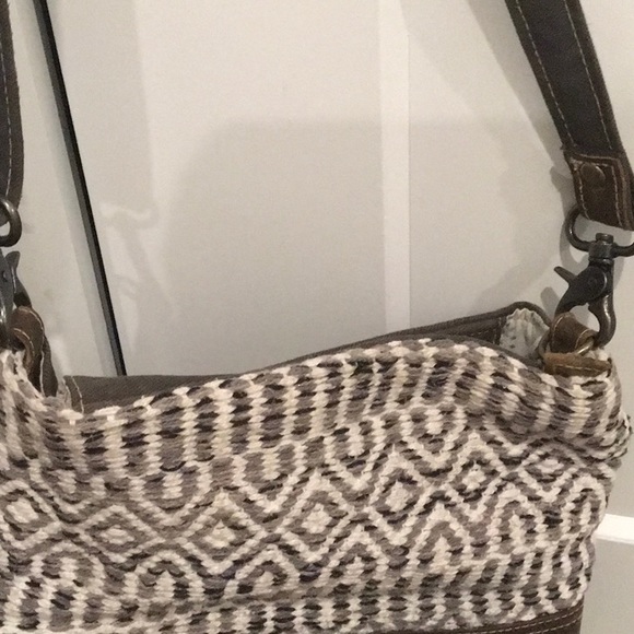 Myra Shoulder Bag - Picture 4 of 6